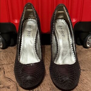 BAMBOO Women's Black Textured Heels